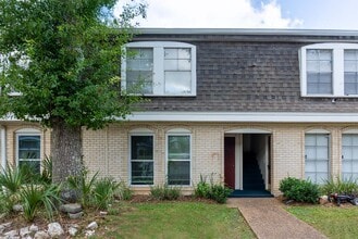 Building Photo - 2020 Continental Ave