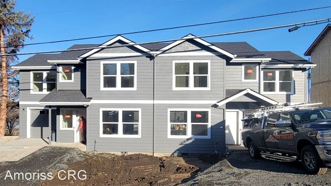 Building Photo - 3 br, 2.5 bath House - 2303 E 9th St