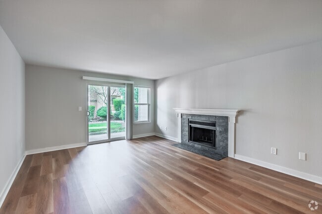 2BR, 2BA - 1000SF - Living Room - Martine Apartments