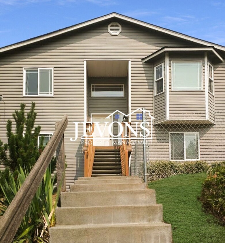 Foto principal - Spacious 5-bedroom home near Chinook Beach...