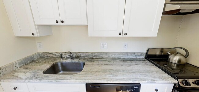 Building Photo - 50 Cameron St