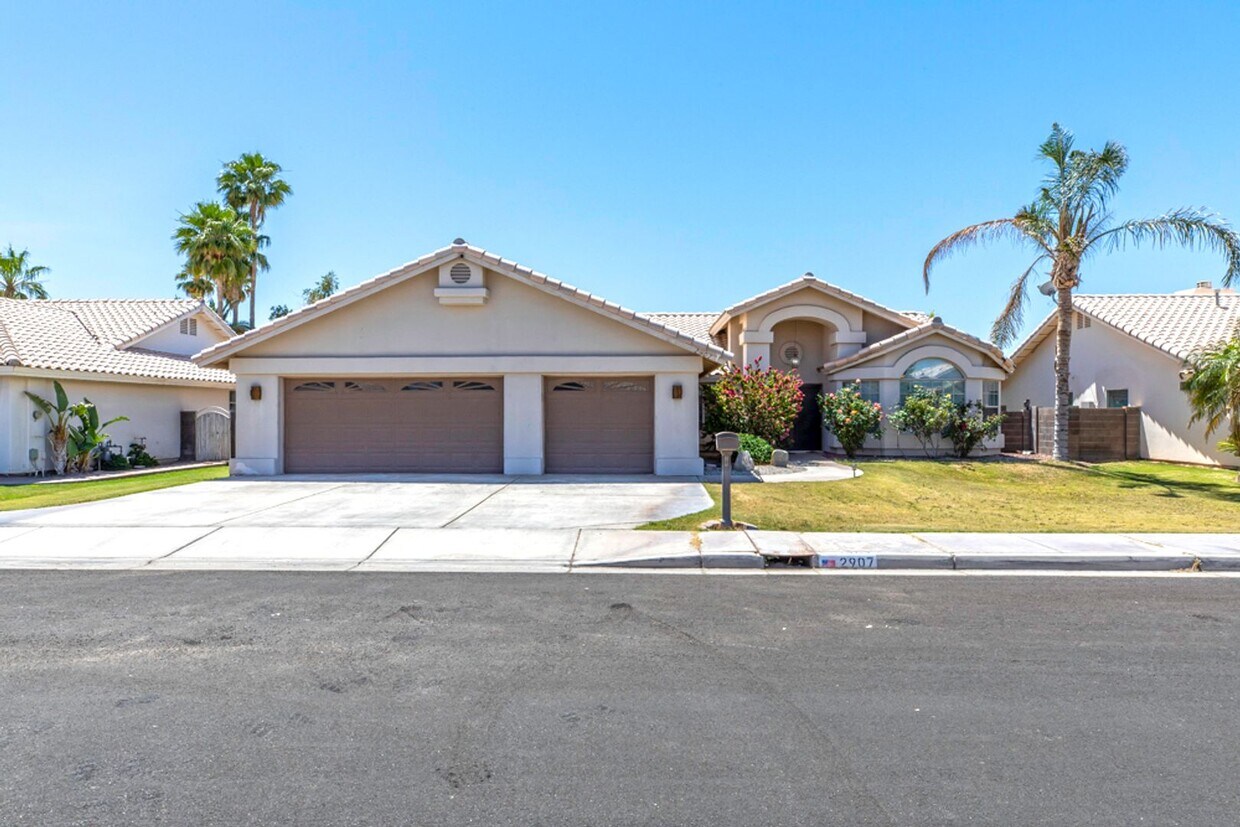 Foto principal - Pool home for rent August 1, 2025