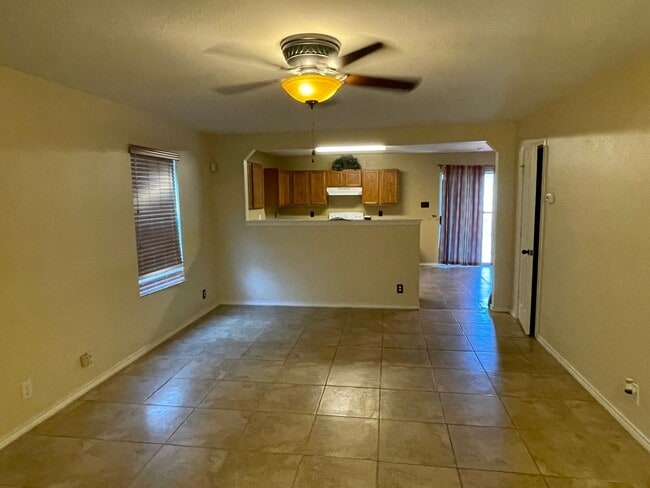 Building Photo - Cozy Home Awaits You!