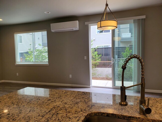 Foto del edificio - 3120 Ponderosa St NE