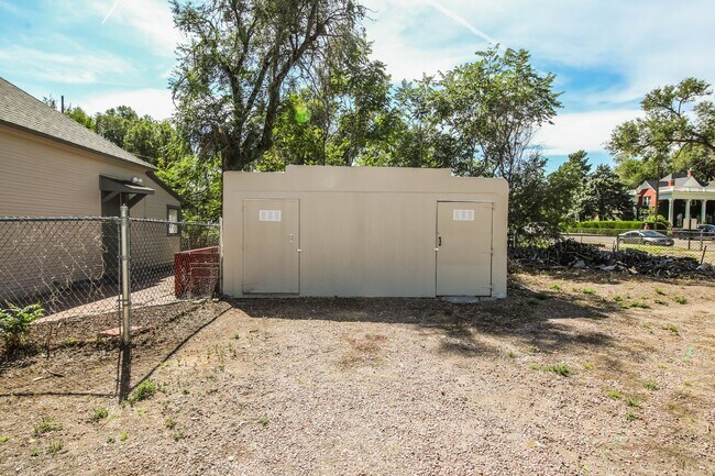 Building Photo - 17 Small Ave