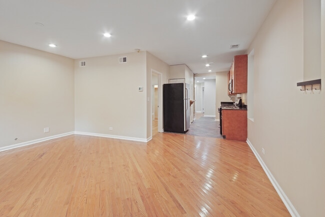 Foto del edificio - 1620 N Claremont Ave