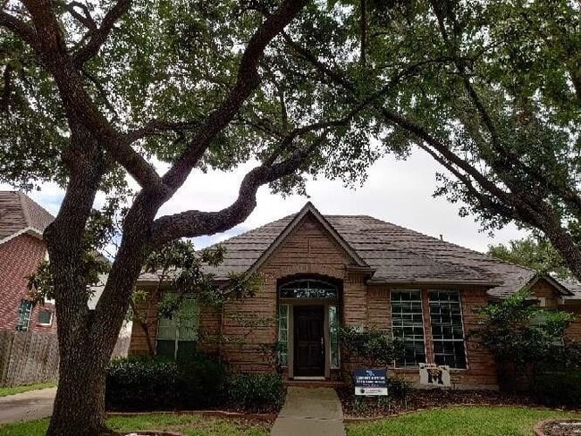 Building Photo - 215 Heathbrook Ln