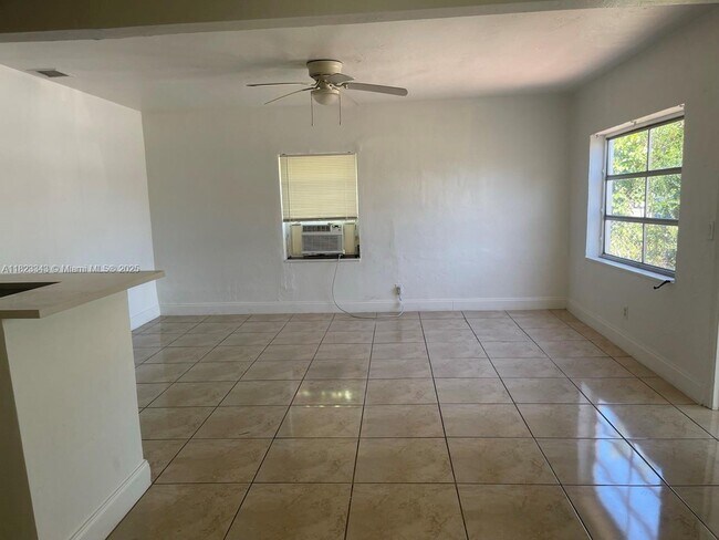 Foto del edificio - 2329 NE 173rd St