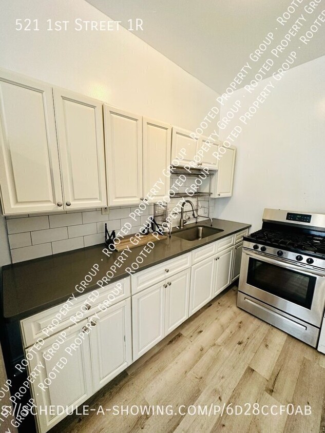 Foto principal - Cozy 1 Bedroom Unit with Parking & Laundry...