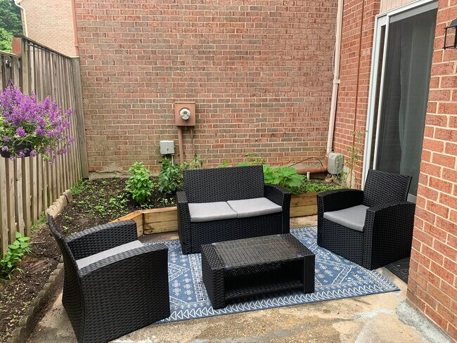 Front Patio area and garden bed - 10498 Faulkner Ridge Cir