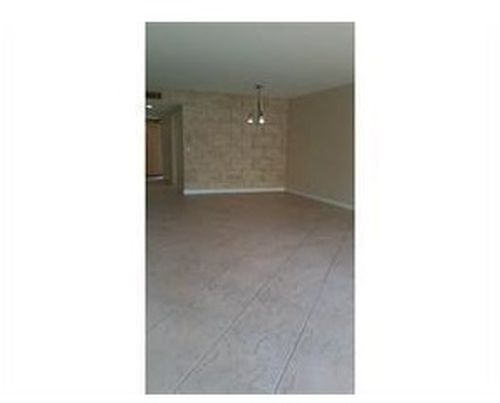 Foto del edificio - 286 Racquet Club Rd