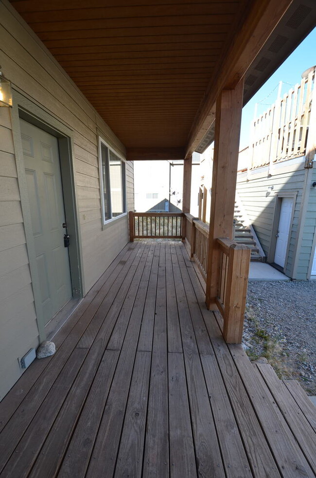 Building Photo - Hardwood floors, Master Suite, Great Storage!