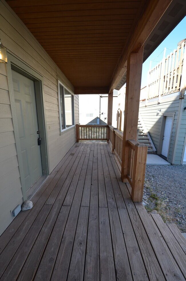 Foto del edificio - Hardwood floors, Master Suite, Great Storage!