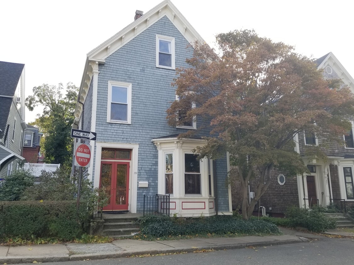 Primary Photo - 39 Linden Pl