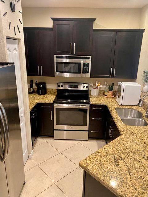 Foto principal - 2622 Webb Ave