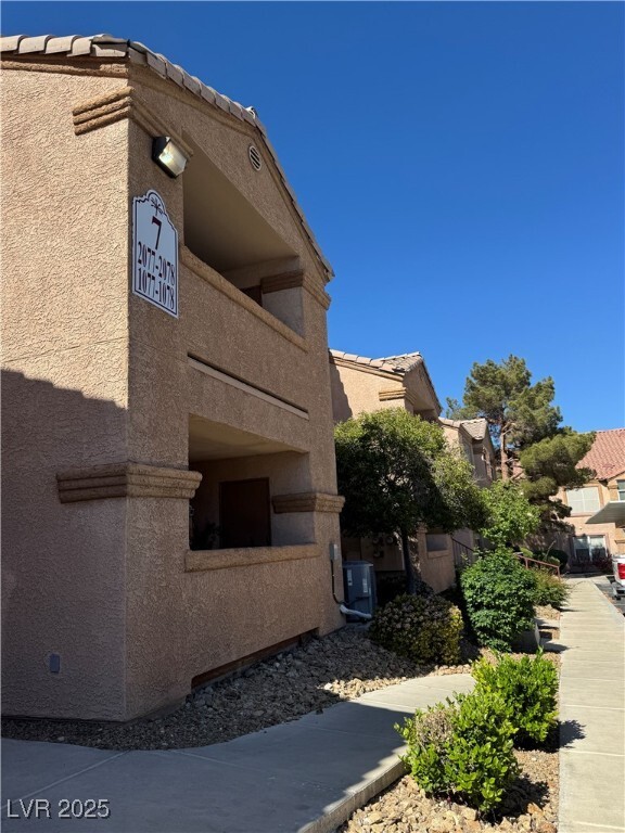 Primary Photo - 1150 N Buffalo Dr
