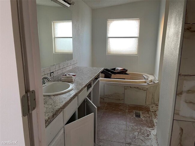 Foto del edificio - 4 br, 2 bath House - 7022 Mitchell Drive