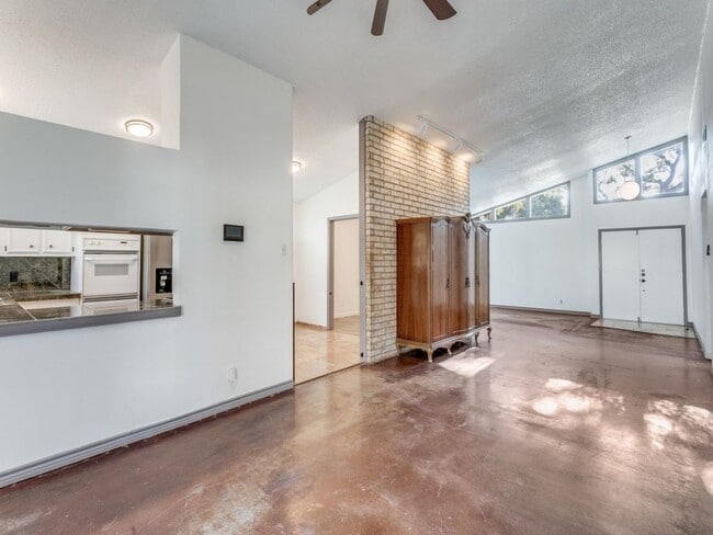 Foto del edificio - 12411 Ln Lira St