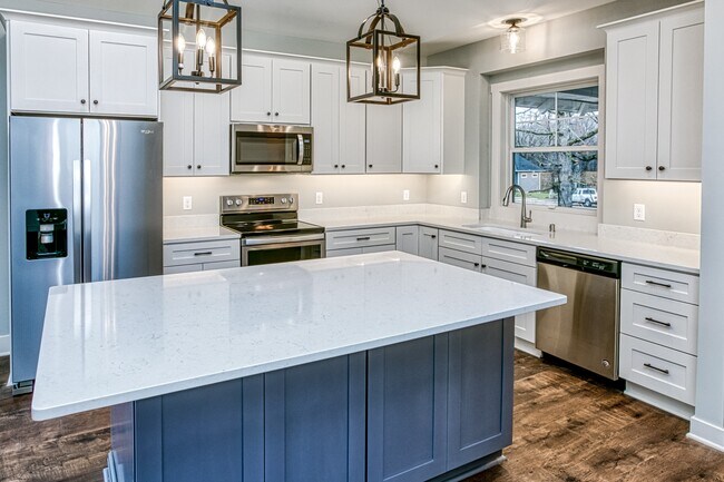Foto del edificio - 5295 Upland Ln N