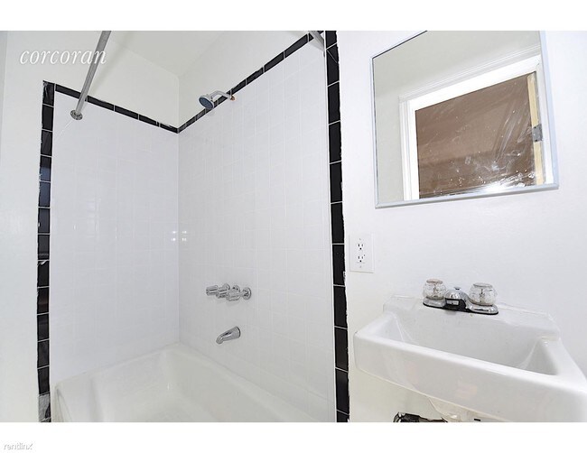 Foto del edificio - 2680 30th St