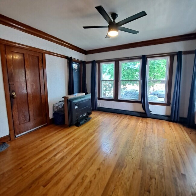 Building Photo - 2602 N Meade Ave