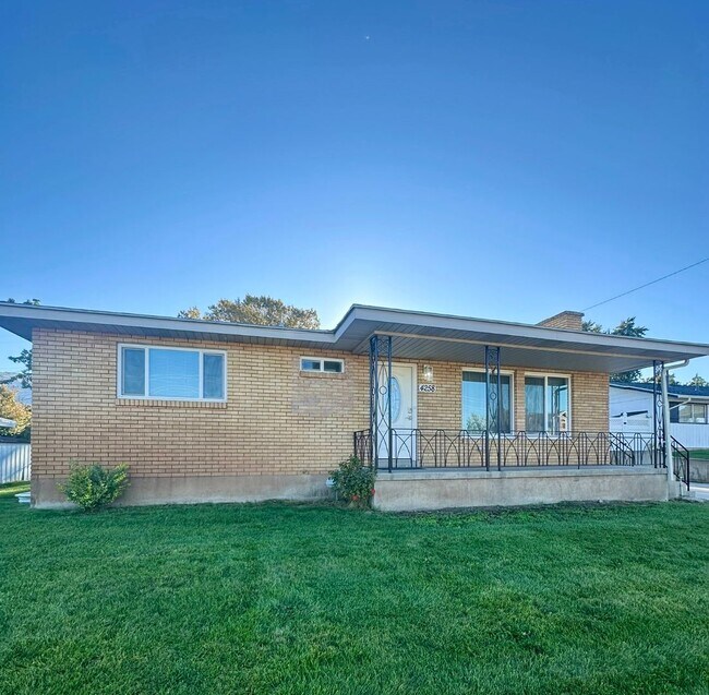 Foto del edificio - $0 Rent for Winter with 18 Month Lease! Be...