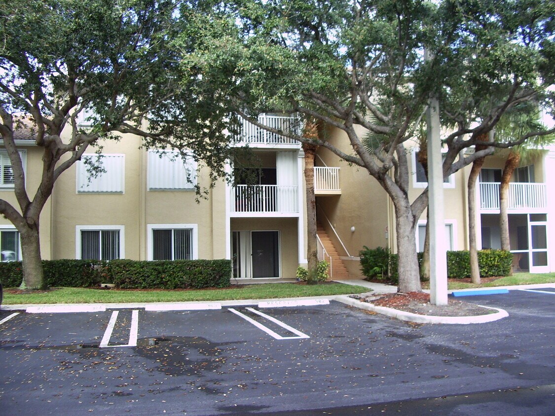 Primary Photo - 266 Village Blvd