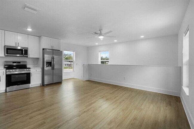 Building Photo - 505 43rd St S
