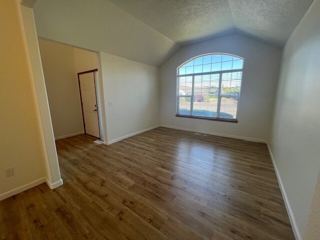 Foto del edificio - 7403 Shadowwood Ct NE