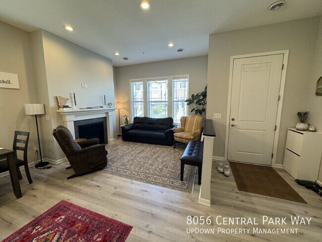 Foto del edificio - 8056 Central Park Way