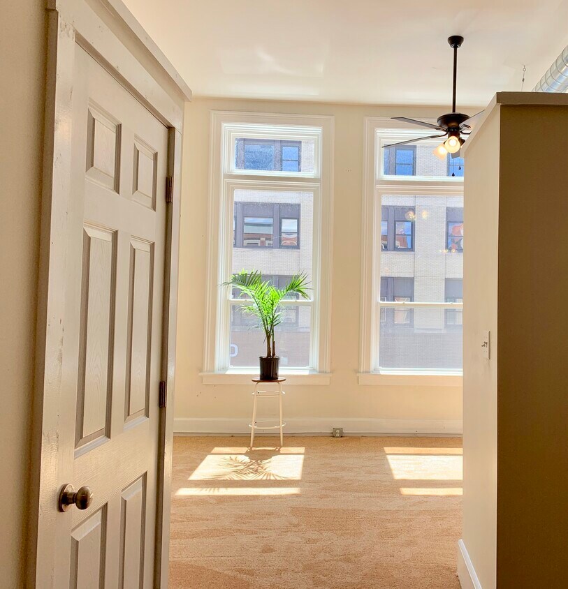 Foto principal - 627 E Adams St