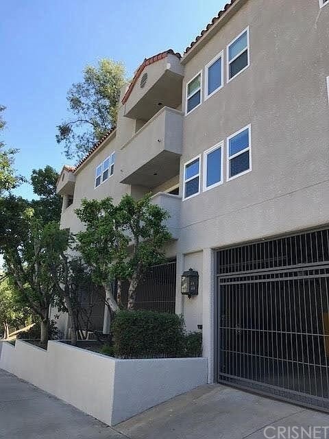 Building Photo - 3420 Barham Blvd