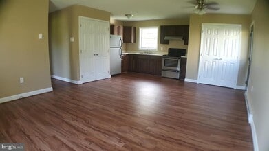 Building Photo - 200 Peach Tree Dr