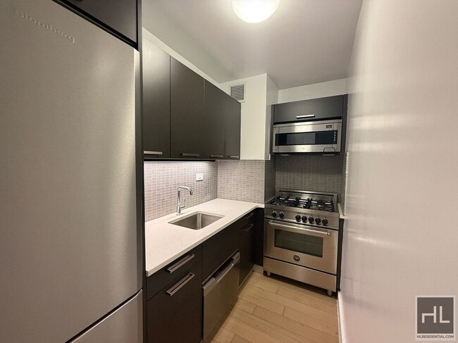Building Photo - East 39th Street