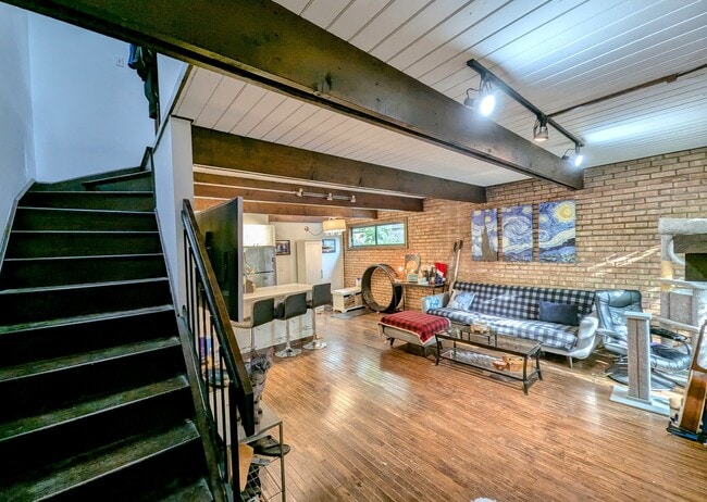 Building Photo - 1201 W Belden Ave