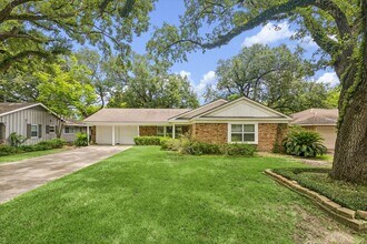 Building Photo - 5242 Beechnut St
