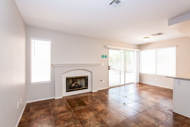 Foto del edificio - 1621 Running Creek Dr