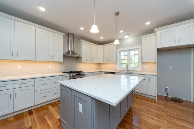 Foto del edificio - 61 Boutelle Rd