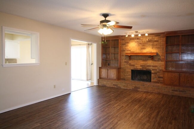Building Photo - Charming Home In Edmond Schools