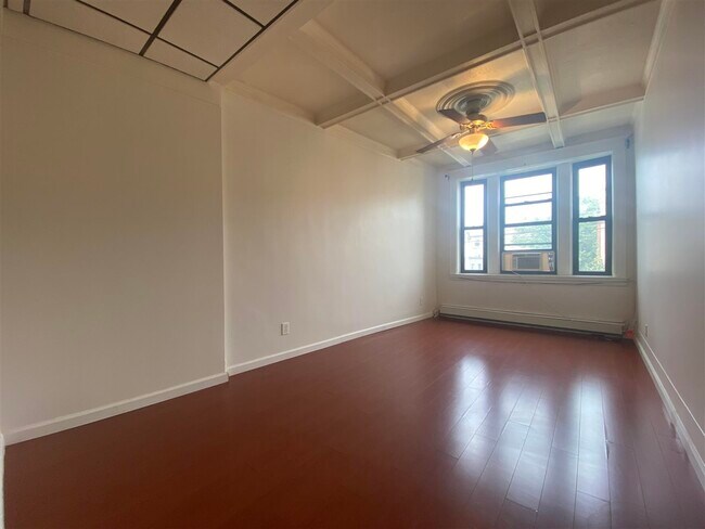 Foto del edificio - 106 Baldwin Ave