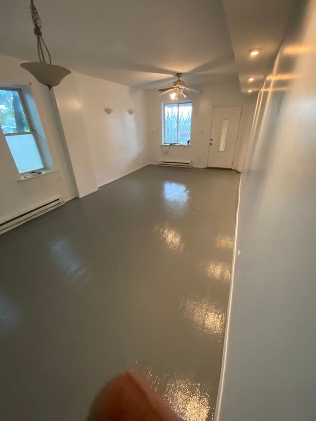 Foto del edificio - 80-82 Graham Avenue