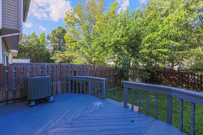 Building Photo - 17 Pocasset Ct