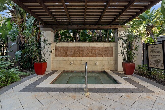 Foto del edificio - 2421 NE 65th St