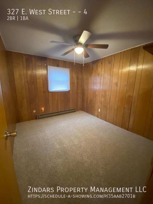 Building Photo - Updated 2 bedroom 1 bathroom apartment loc...