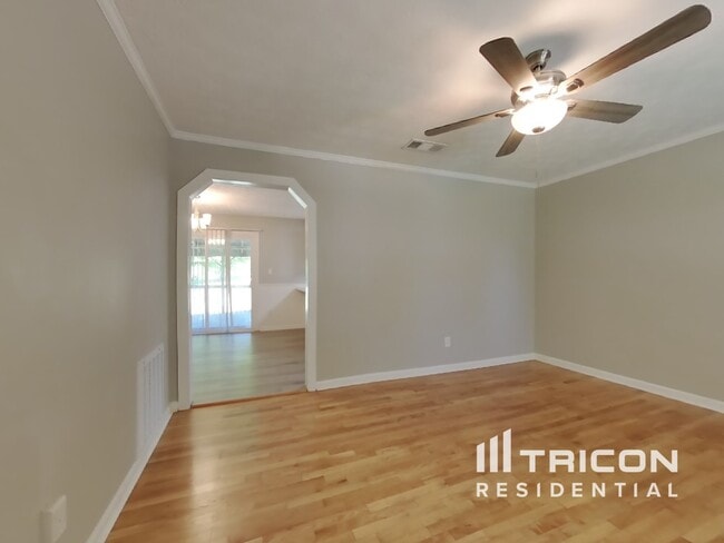 Building Photo - 7179 Carolyn Cir