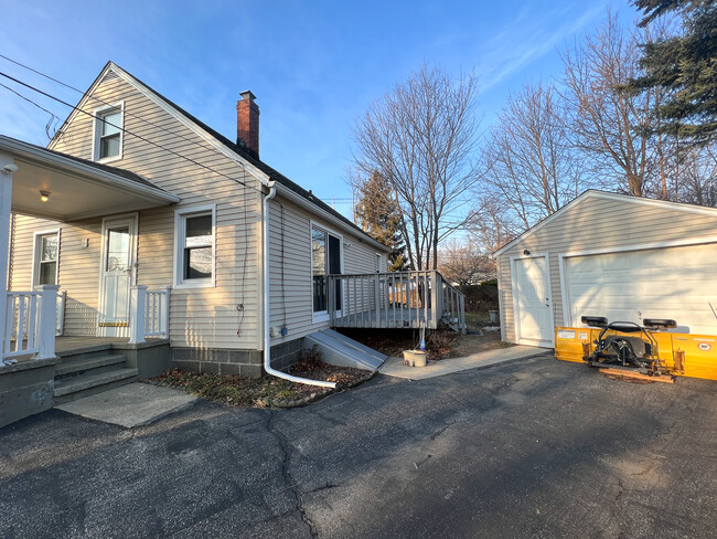 Building Photo - 216 Meadowside Rd