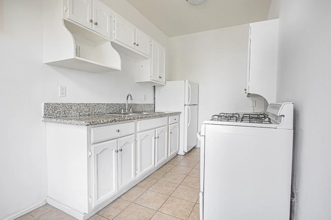 Building Photo - 1405 S Berendo St Building Photo - 1405 S Berendo St