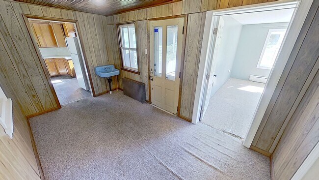 Foto del edificio - 2422 Bridgeview Rd