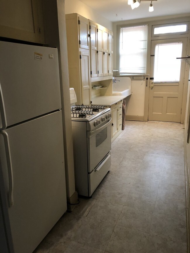 Building Photo - 3114 Indianola Ave