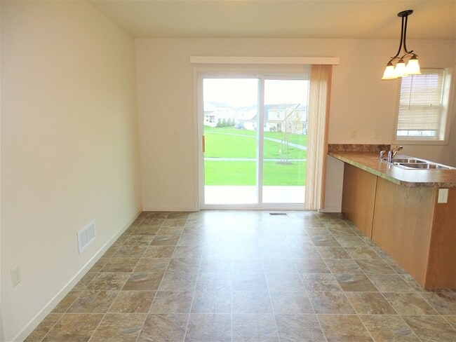 Building Photo - 414 Marlene Way